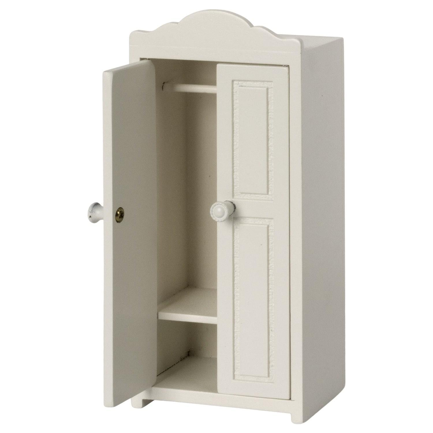 Wooden Closet, Mouse